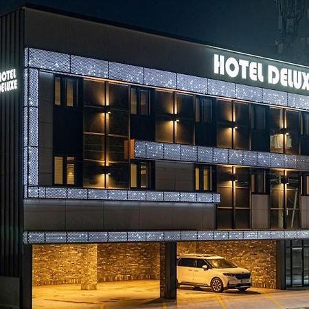 גאוז'ה Deluxe Motel מראה חיצוני תמונה