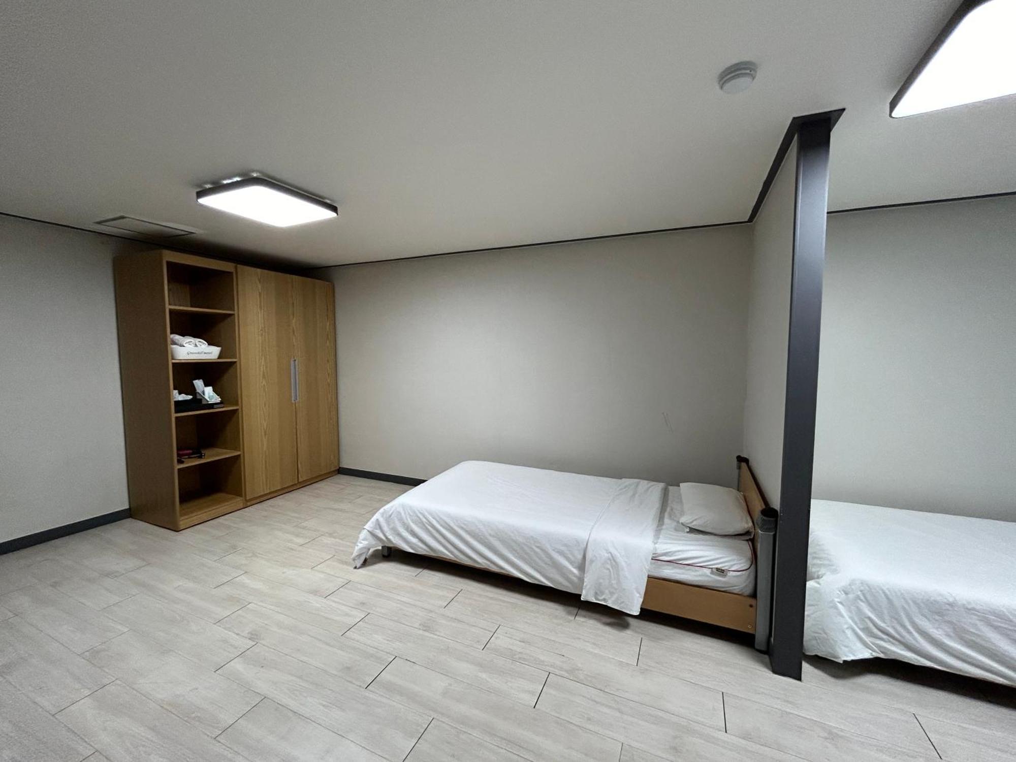 גאוז'ה Deluxe Motel חדר תמונה