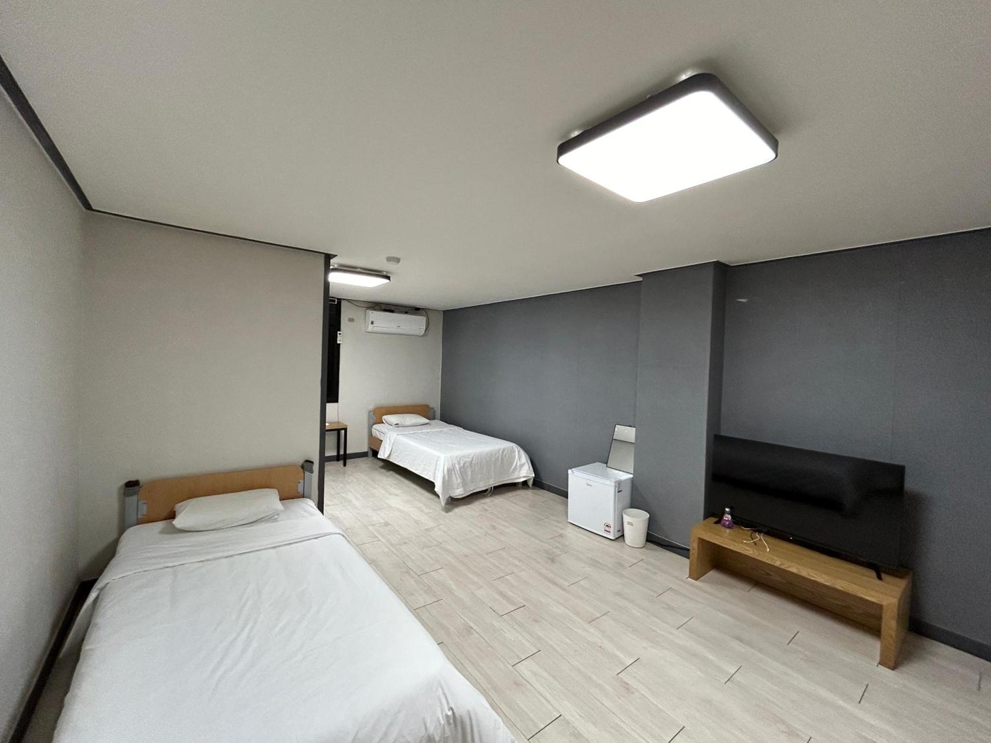 גאוז'ה Deluxe Motel חדר תמונה