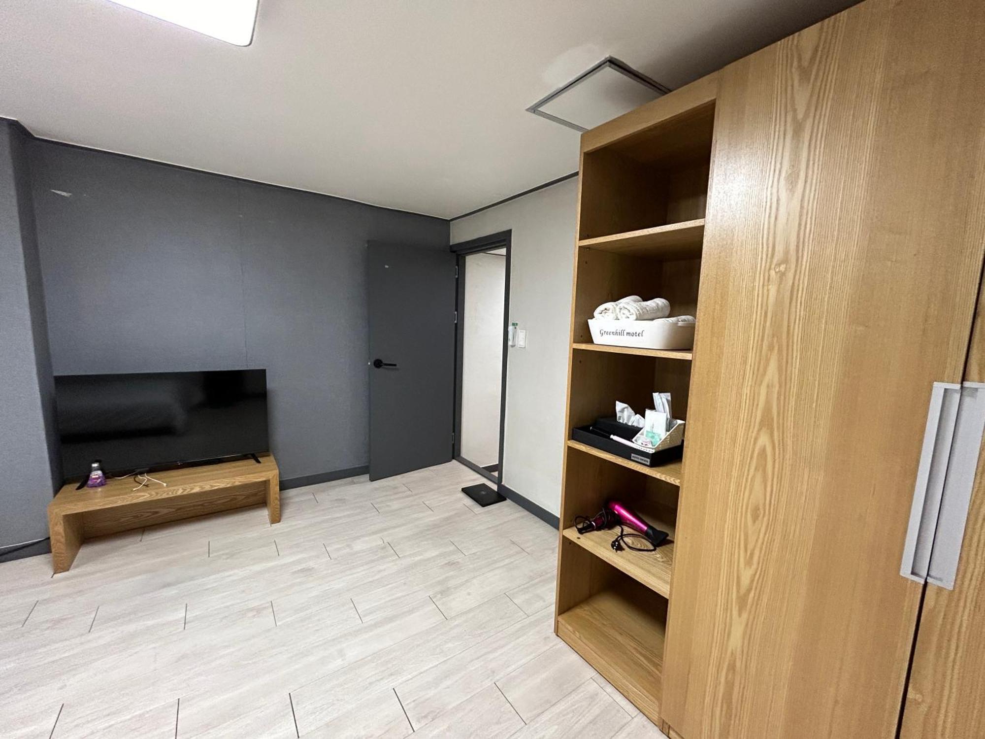 גאוז'ה Deluxe Motel חדר תמונה