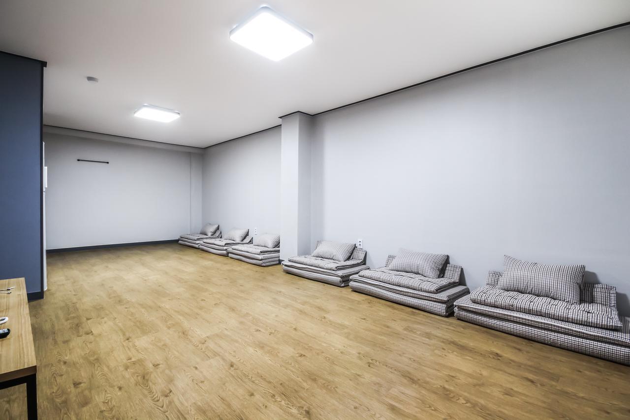גאוז'ה Deluxe Motel מראה חיצוני תמונה