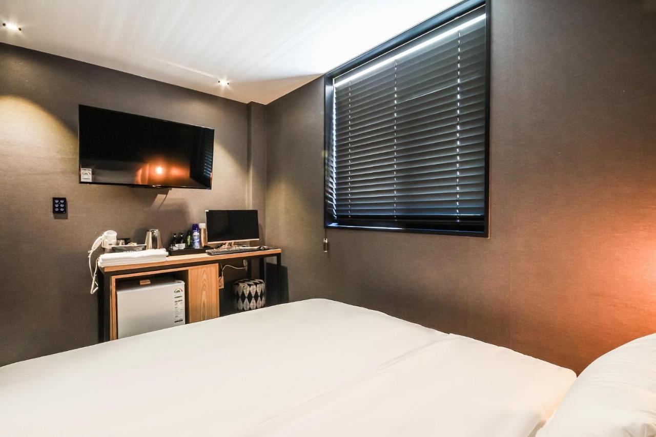 גאוז'ה Deluxe Motel מראה חיצוני תמונה