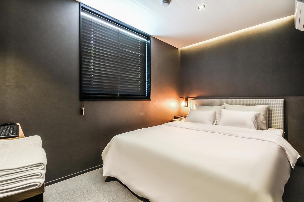גאוז'ה Deluxe Motel מראה חיצוני תמונה