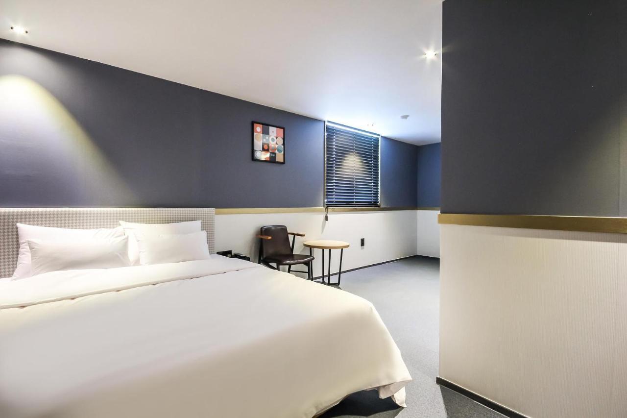 גאוז'ה Deluxe Motel מראה חיצוני תמונה