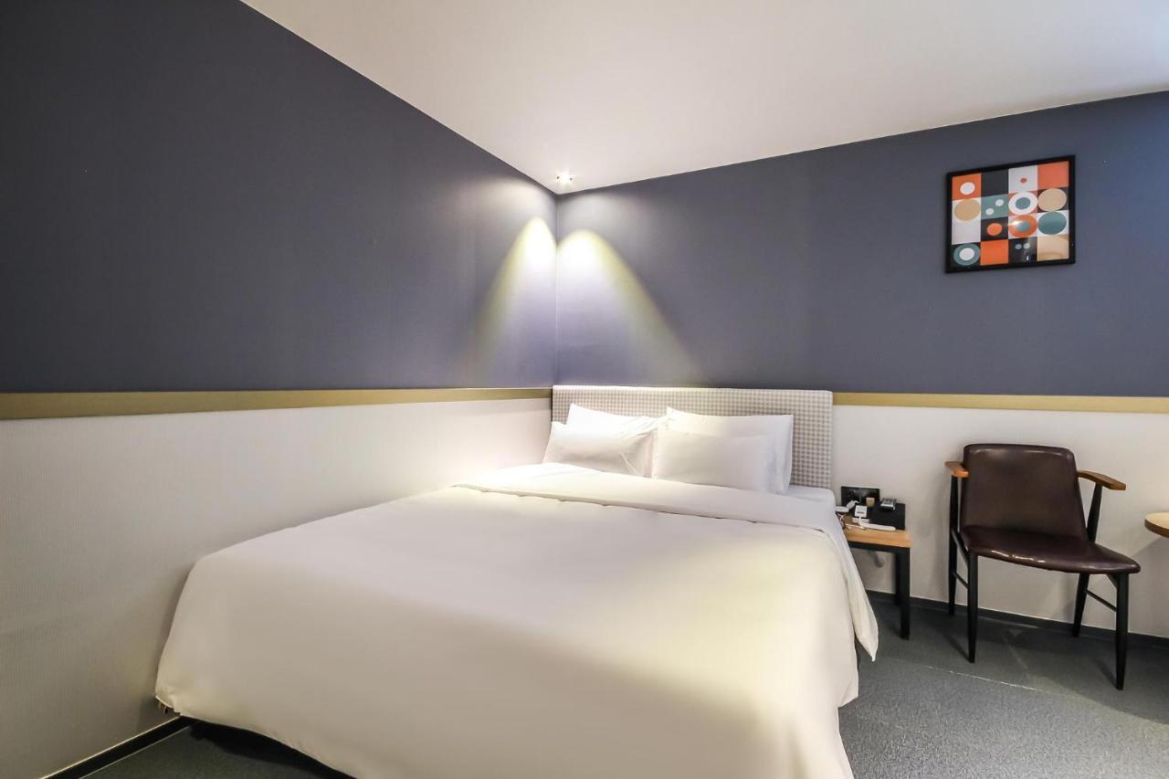 גאוז'ה Deluxe Motel מראה חיצוני תמונה