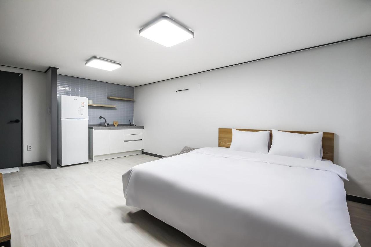 גאוז'ה Deluxe Motel מראה חיצוני תמונה