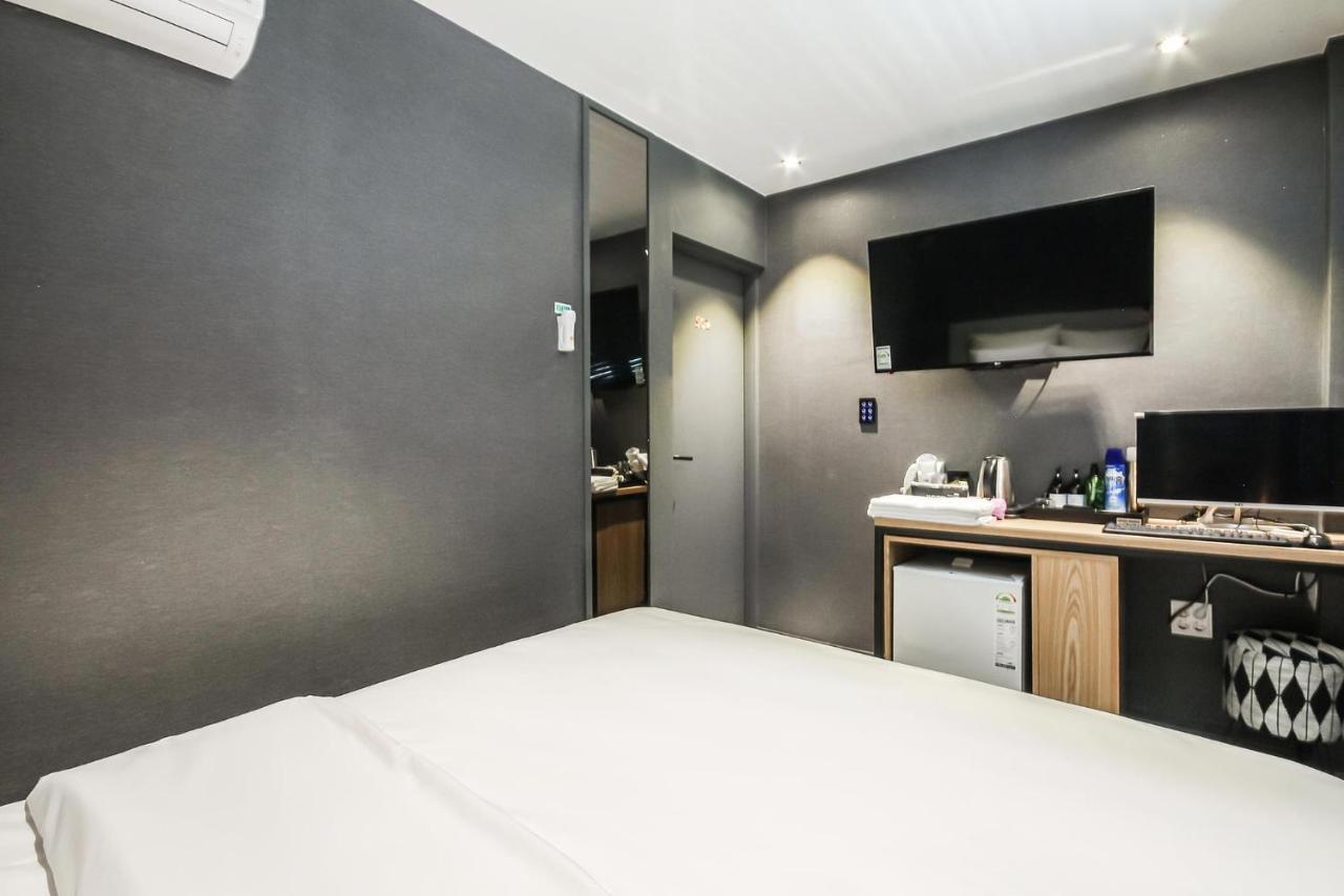 גאוז'ה Deluxe Motel מראה חיצוני תמונה