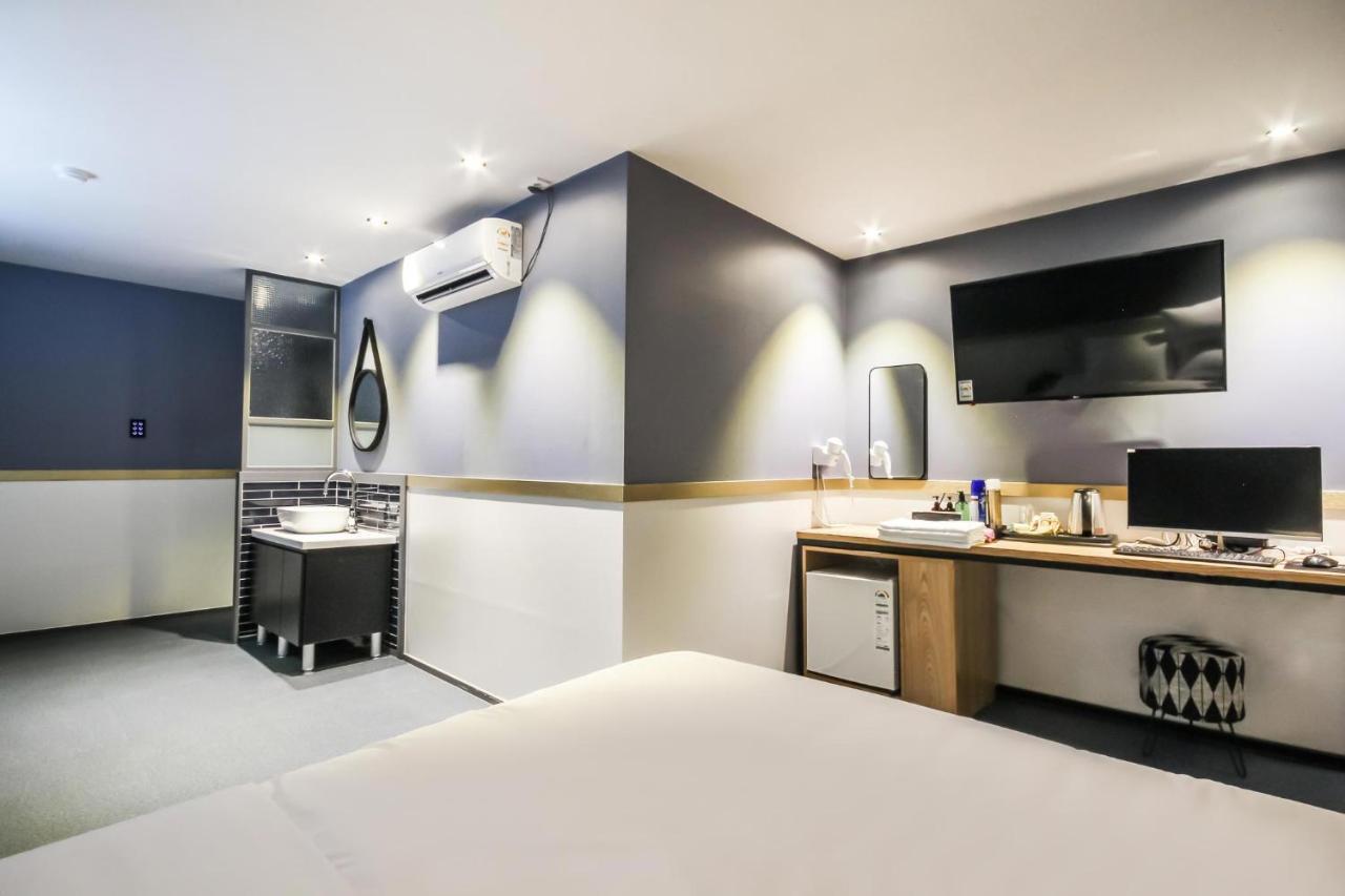 גאוז'ה Deluxe Motel מראה חיצוני תמונה
