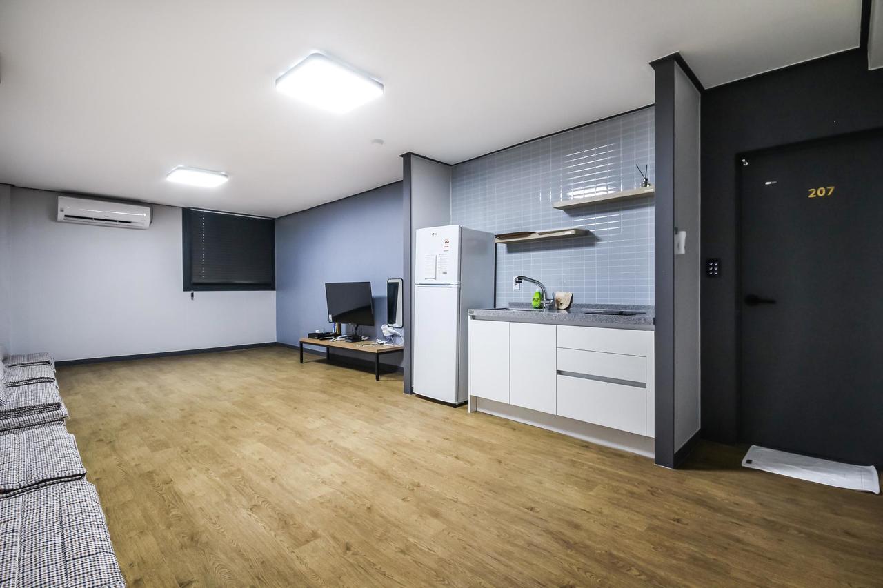 גאוז'ה Deluxe Motel מראה חיצוני תמונה