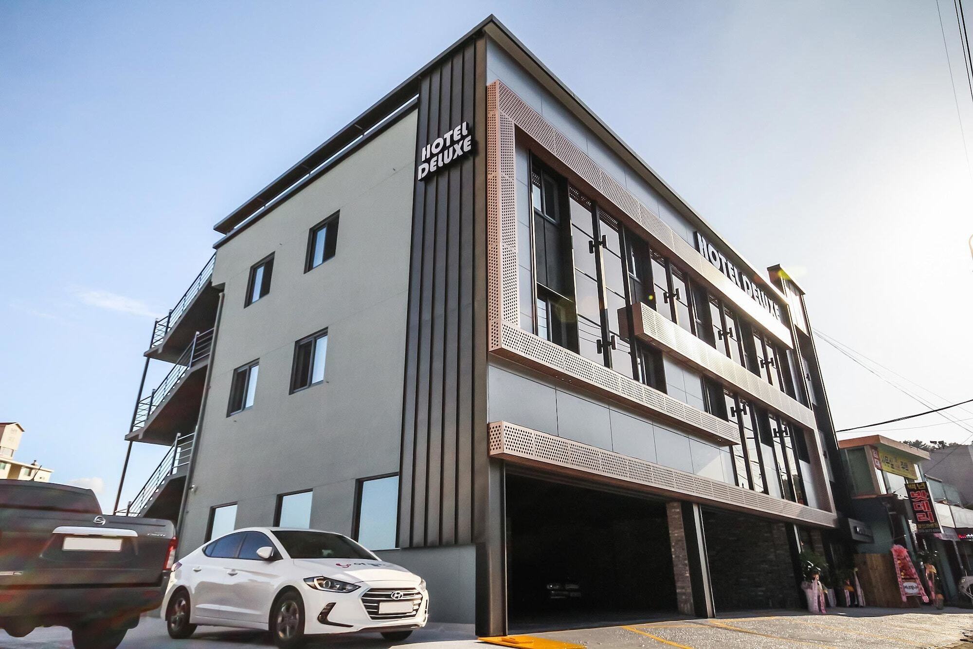גאוז'ה Deluxe Motel מראה חיצוני תמונה